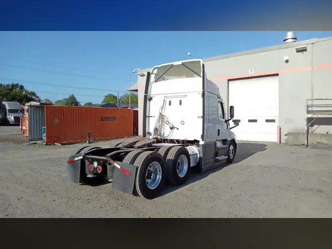 2021 Freightliner Cascadia 126