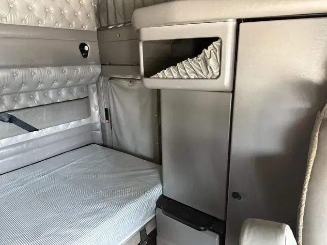 2020 Kenworth W900