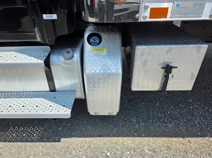 2018 FREIGHTLINER M2 106