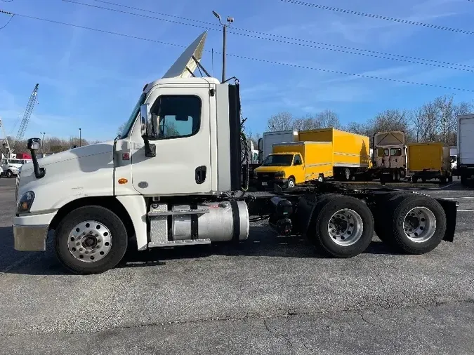 2017 Freightliner X12564ST