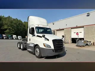 2020 Freightliner Cascadia 126