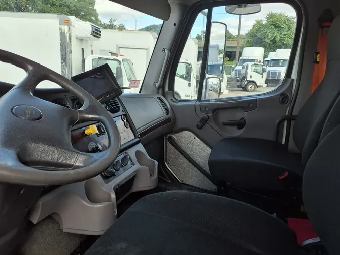2018 FREIGHTLINER M2 106