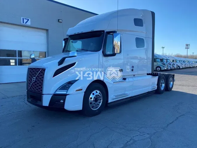 2025 VOLVO VNL64T760