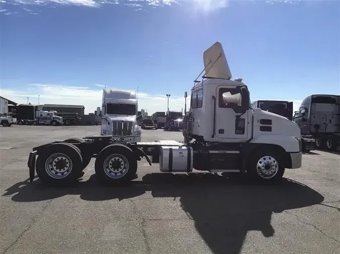 2021 MACK AN64T
