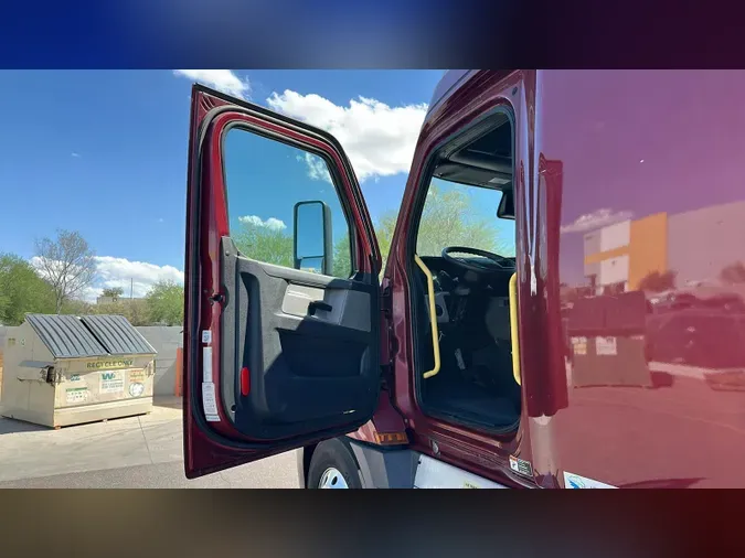 2022 Freightliner Cascadia 126