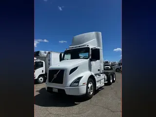 2018 VOLVO VNL64T-300