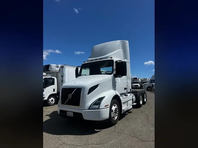 2018 VOLVO VNL64T-3006bc4f4e3a4ddfee596ed9ed0856eb3ed