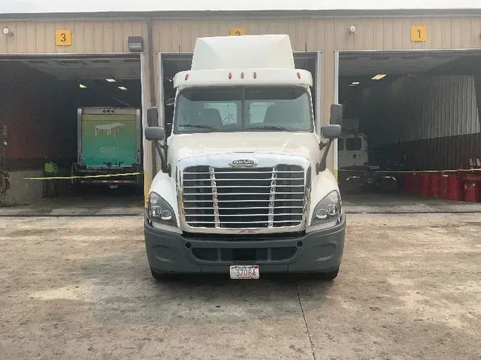 2018 Freightliner X12564ST