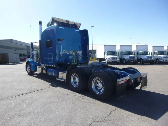 2020 Peterbilt 389