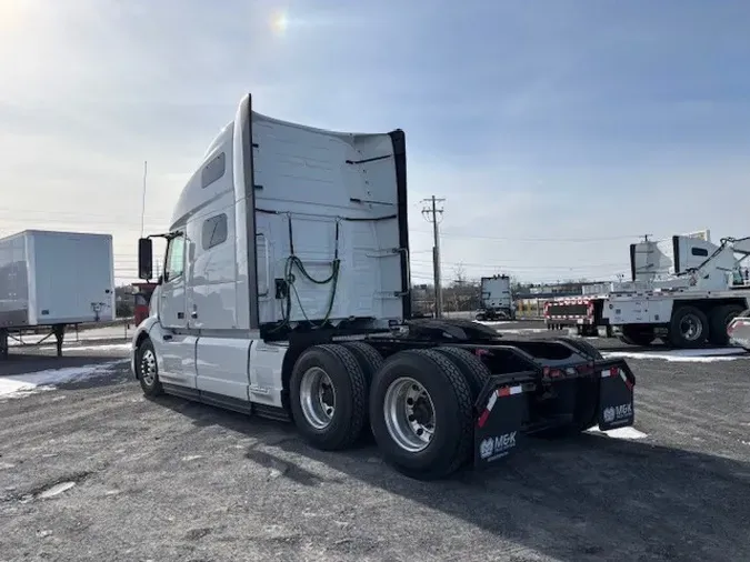 2025 VOLVO VNL64T760