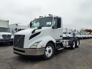2019 VOLVO VNL64T-300