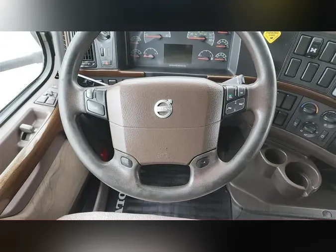 2018 VOLVO VNL670
