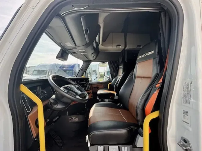 2023 Freightliner Cascadia 126