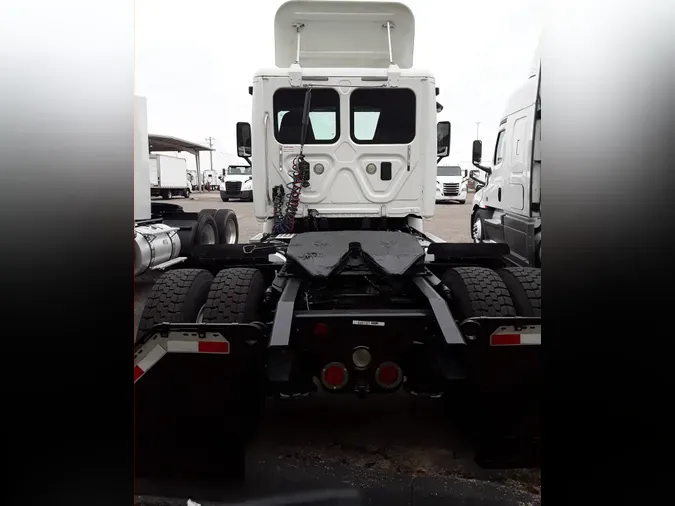 2015 FREIGHTLINER/MERCEDES CASCADIA 113