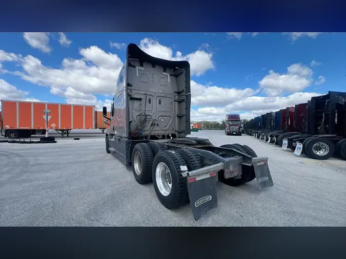 2025 Freightliner Cascadia 126