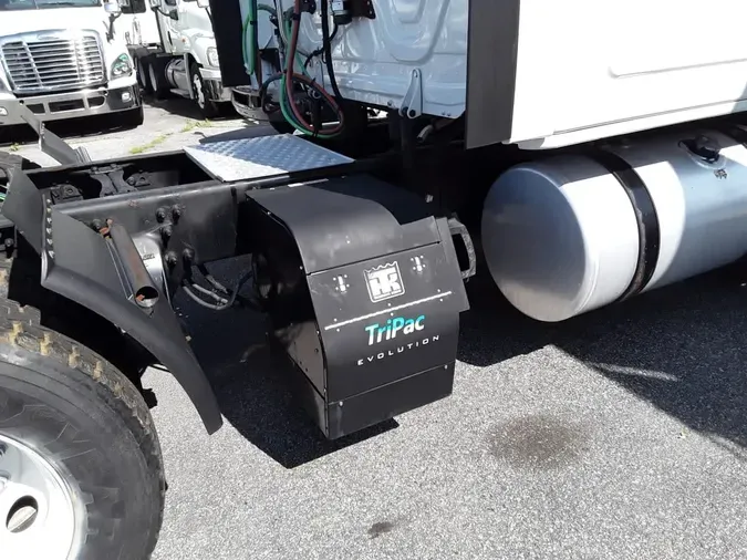 2019 FREIGHTLINER CASCADIA