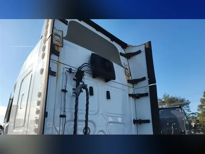 2021 FREIGHTLINER CASCADIA