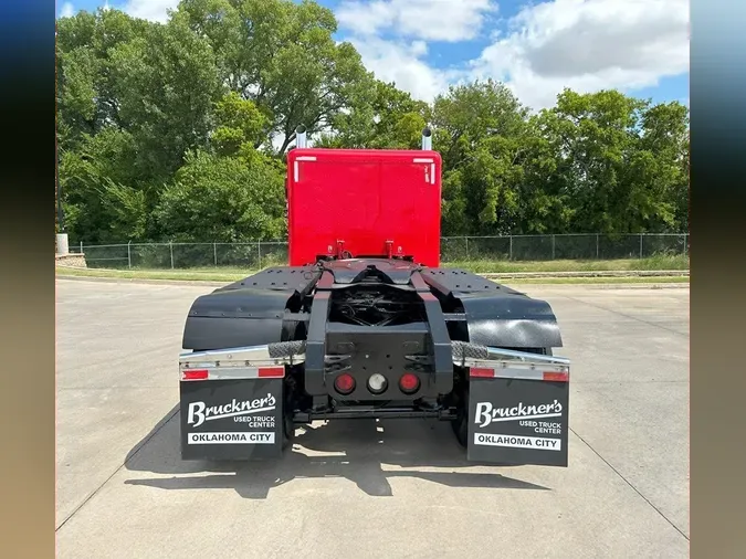 2017 PETERBILT 389