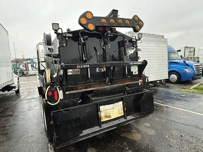 2021 Freightliner M2 106