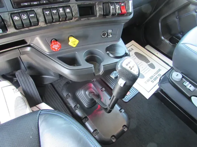 2024 Kenworth W990