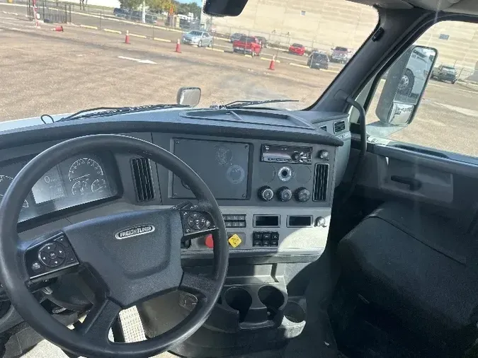 2018 Freightliner T12664ST