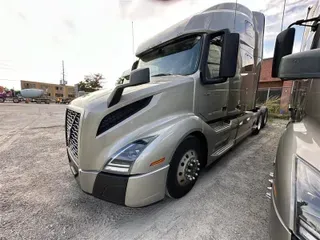 2021 VOLVO VNL760