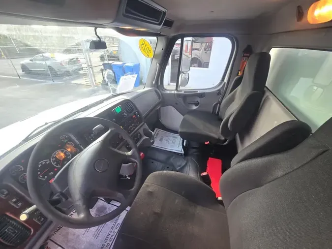 2018 FREIGHTLINER/MERCEDES M2 106