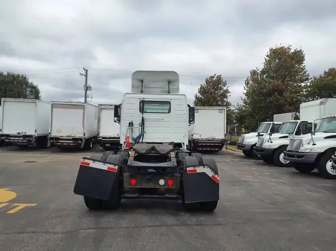 2019 VOLVO VNL64T-300