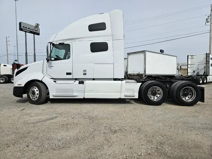 2021 VOLVO VNL64T760