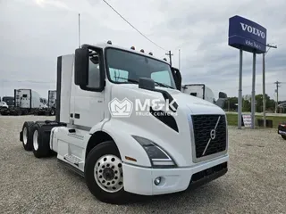 2020 VOLVO VNR64T300