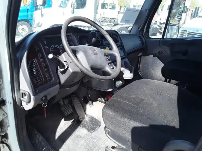 2017 FREIGHTLINER M2 106