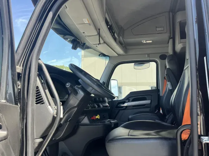 2022 Kenworth T880