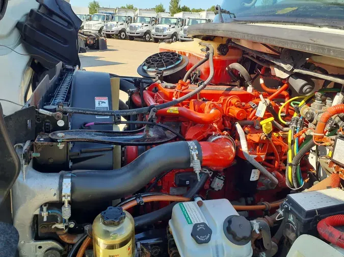 2018 FREIGHTLINER M2 106