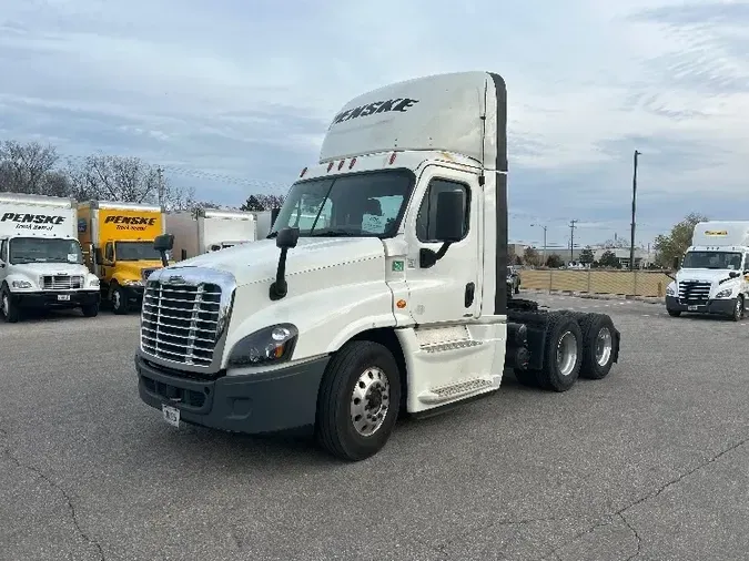 2018 Freightliner X12564ST