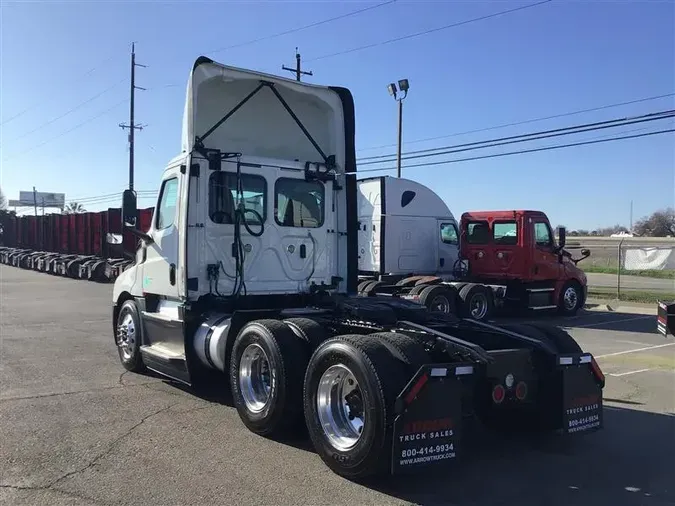 2020 FREIGHTLINER CA126