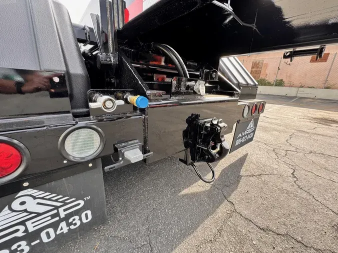 2018 Freightliner Business Class M2 106