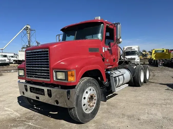 2012 MACK PINNACLE CHU613