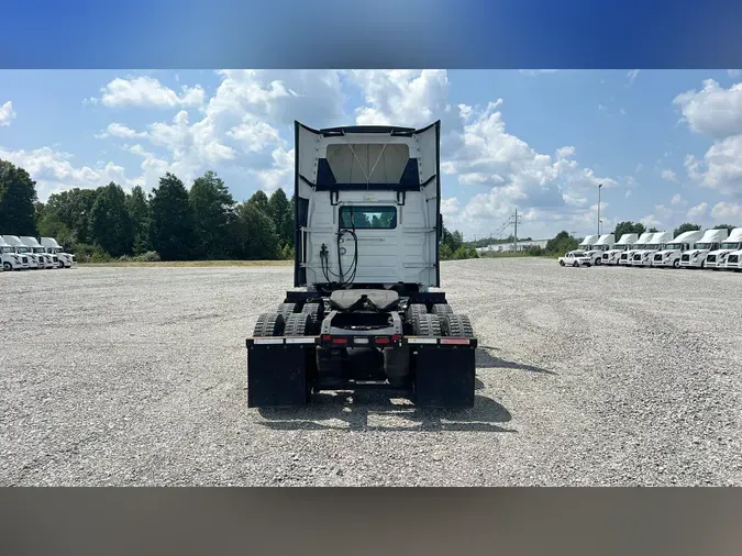 2017 Volvo VNL300