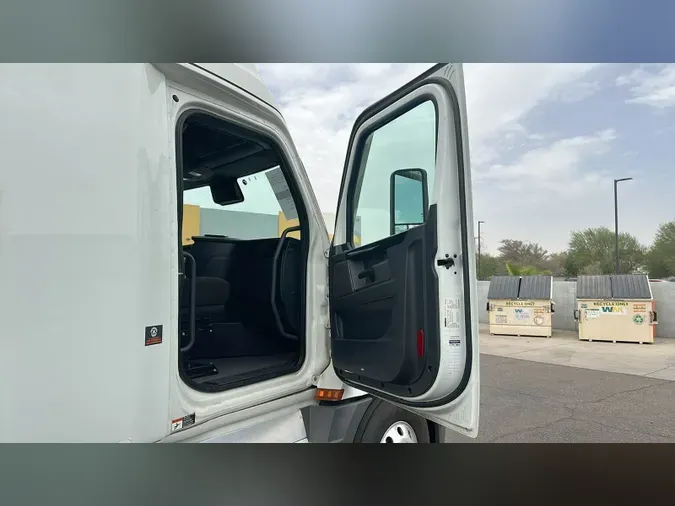 2023 Freightliner Cascadia 1266c12e632dd8265a7fcfb29bdaaf88f0b