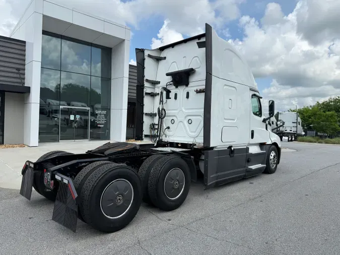 2020 Freightliner Cascadia 126
