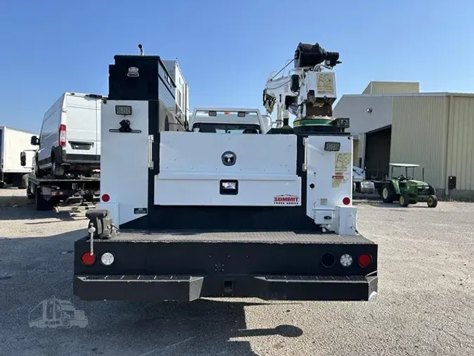 2005 PETERBILT 335