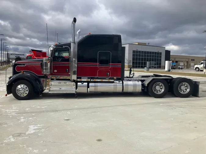 2022 Kenworth W900L