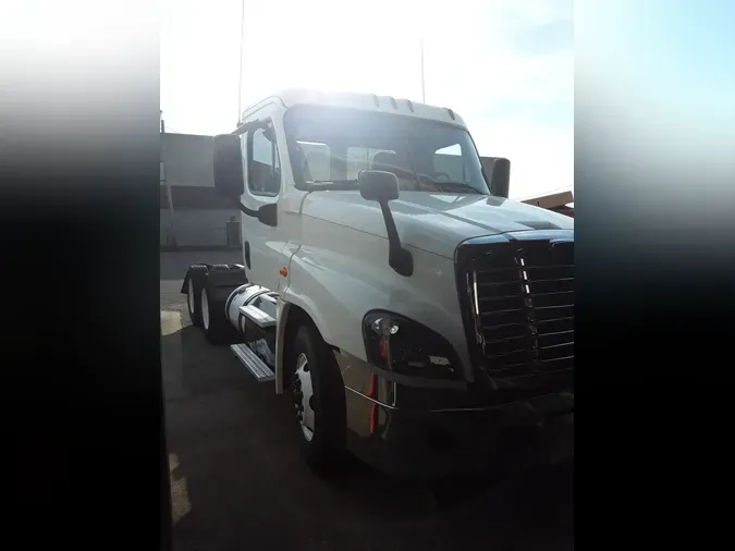 2016 FREIGHTLINER/MERCEDES CASCADIA 125