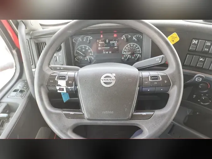 2021 VOLVO VNL740