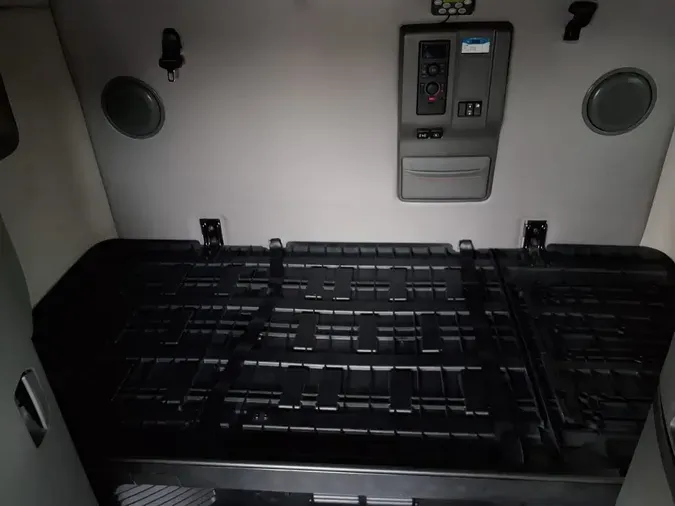 2020 VOLVO VNL64T-300