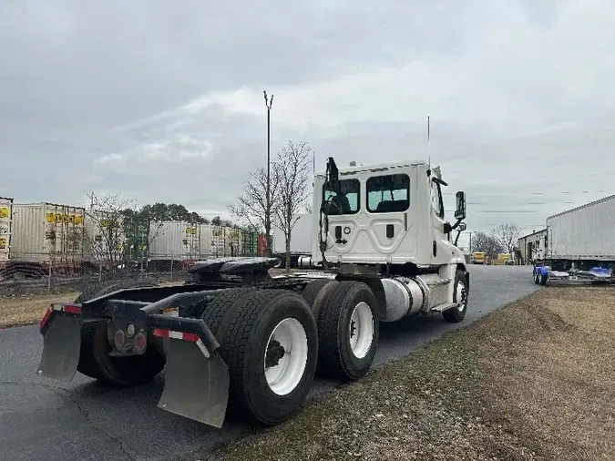 2017 Freightliner X12564ST