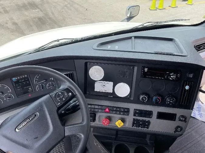 2018 Freightliner T12664ST