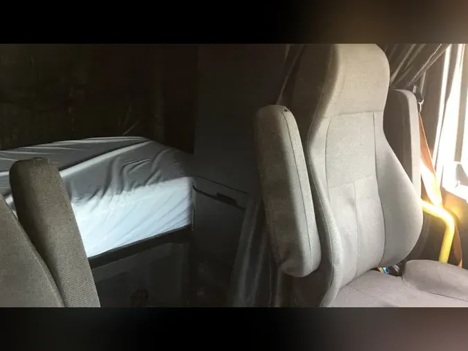 2023 Freightliner Cascadia 126