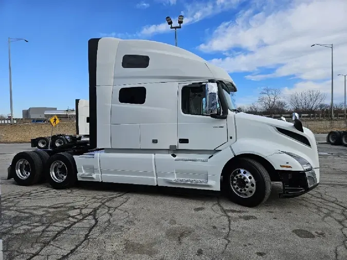 2022 VOLVO VNL64T760