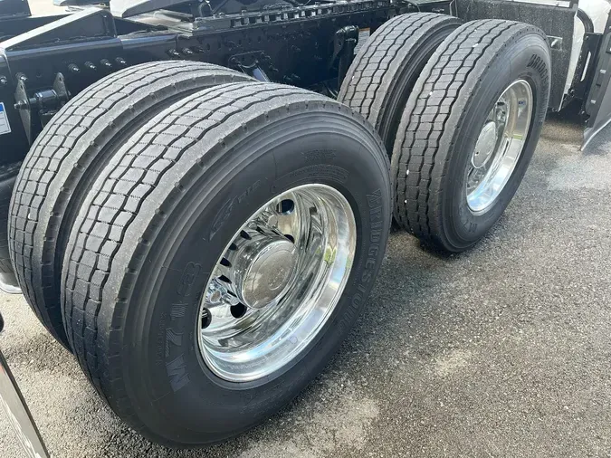 2026 VOLVO VNL64T860